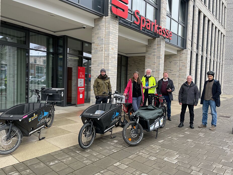 LEILA Lastenradteam bei der Übergabe neuer Lastenräder LEILA Lastenradteam bei der Übergabe neuer Lastenräder