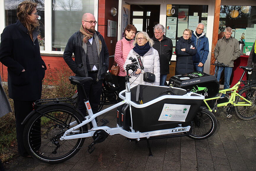 Übergabe Lastenrad Nachbarschaftszentrum Grone Übergabe Lastenrad Nachbarschaftszentrum Grone